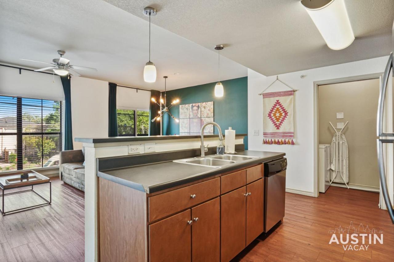 Stylish 4Br With Smart Tv And Free Garage Parking Appartement Austin Buitenkant foto