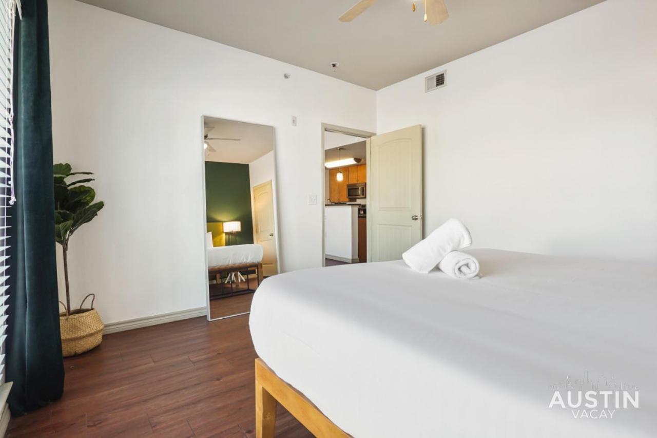 Stylish 4Br With Smart Tv And Free Garage Parking Appartement Austin Buitenkant foto