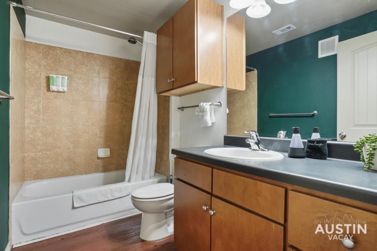 Stylish 4Br With Smart Tv And Free Garage Parking Appartement Austin Buitenkant foto